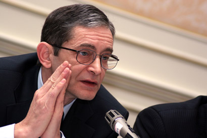 ASIGURARI: Cine se pregateste de vanzare in 2006?