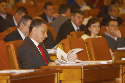 Motiunea a trecut, urmeaza Curtea