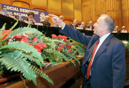 Iliescu loveste din nou