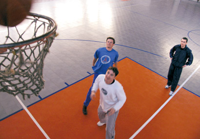 INVESTITII: Am pamant, vreau teren de sport