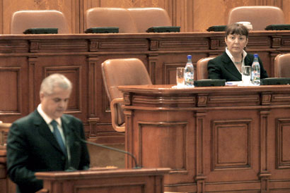 Voturi negre impotriva<br/> Monicai Macovei