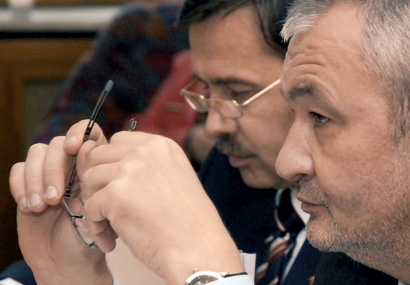 Asteptam decizia politica
