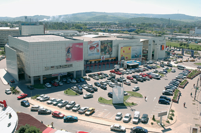 MALL BOGAT, MALL SARAC