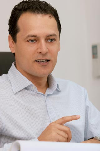 Din nou CEO