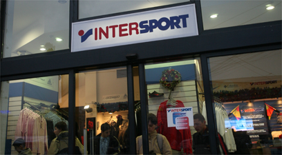 Intersport isi va dubla reteaua