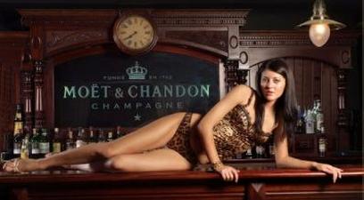 Clujeanca Alina Robu, în calendarul șampaniei "Moet&Chandon" și în "Vogue"
