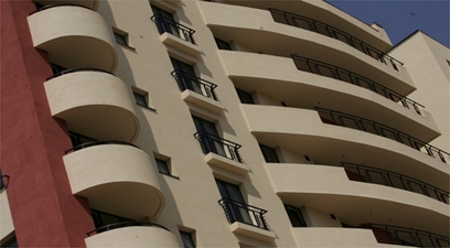 Un fost ambasador american investeste in imobiliarele autohtone
