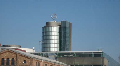 Mercedes inclina spre Romania