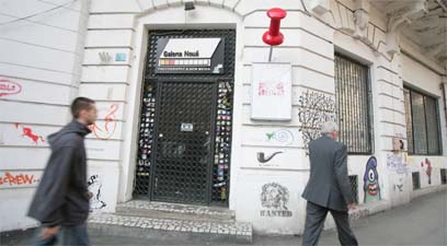 De ce mor galeriile de arta
