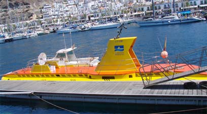 Cu submarinul galben pe Tamisa
