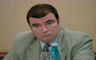 Chelu isi face firma de brokeraj