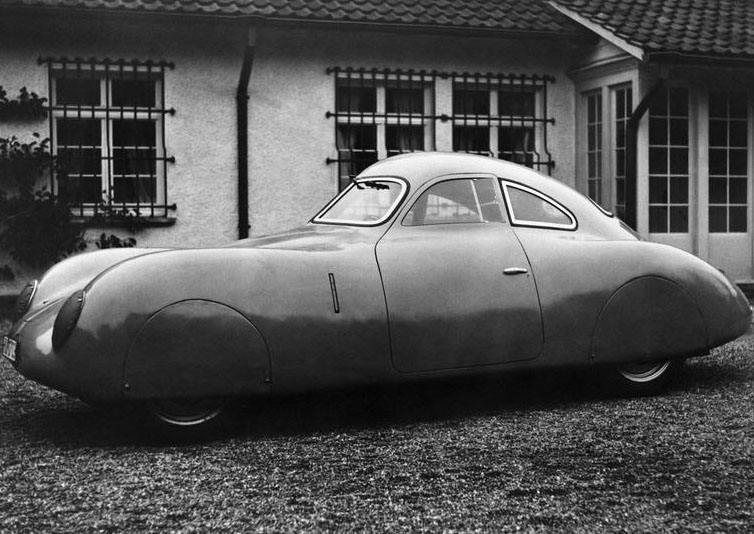Porsche 64 a fost prima masina produsa sub brand propriu de catre Ferdinand Porsche. Masina folosea foarte multe dintre componentele Volkswagen Beetle