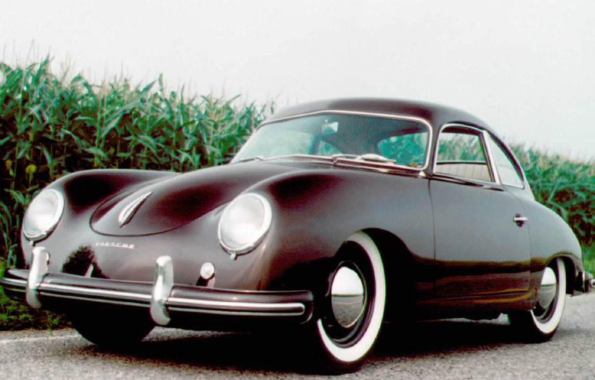 Ferdinand Porsche a fost arestat timp de 20 de luni pentru crime de razboi la sfarsitul anului 1946, timp in care fiul sau, Ferry Porsche a construit prototipul modelului care avea sa devina in anul 1948 Porsche 356, cel care imprumuta multe dintre componente de la Volkswagen Beetle.