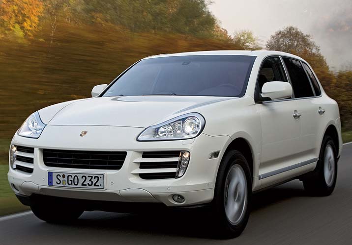 Porsche a lansat in anul 2002 primul sau model SUV din istorie, Cayenne, impactul fiind imediat: vanzarile au explodat, iar gama SUV a ajuns la aproape jumatate din vanzarile anuale ale marcii.