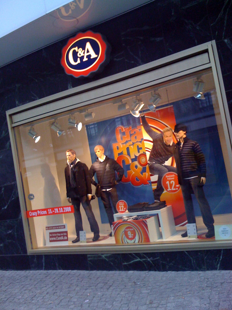 Primul magazin C&A din Romania a fost deschis in aprilie la Bucuresti (Militari Shopping Center). 