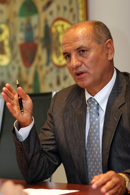  2. 37 mil. euro; Nume: George Copos; Numar Camere: 1.100; Hotel reprezentativ: Athenee Palace Hilton 
