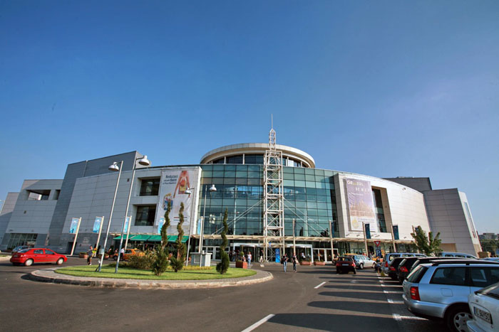 Cel de al doilea centru comercial al Anchor Grup s-a deschis in 2005, fiind dezvoltat, ca si primul, pe structura unui fost centru agroalimentar. Plaza Romania reuneste peste 150 de magazine