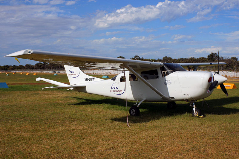 MODEL: CESSNA STATIONAIR 206; NR. LOCURI: 4; PROPRIETAR: NELU IORDACHE; PRET: 350.000 $