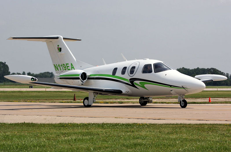 MODEL: ECLIPSE 500; NR. LOCURI: 4; PROPRIETAR: TIRIAC AIR (ION TIRIAC); PRET: 2,5 MIL. $