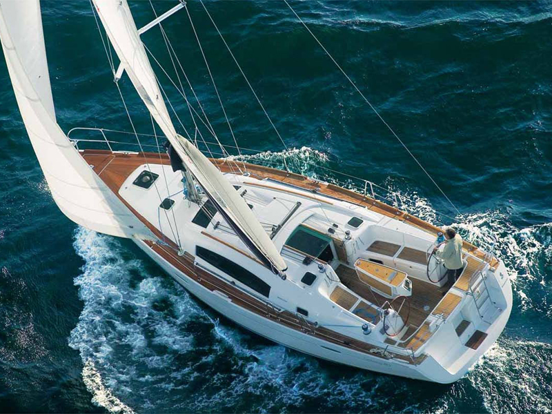 Model Beneteau Oceanis 40 Reprezentant Nautic Life Pret 170.00 euro