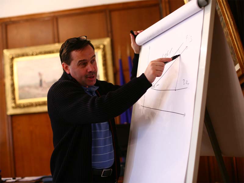 Pogea: Economia a scazut cu peste 8% în trimestrul doi