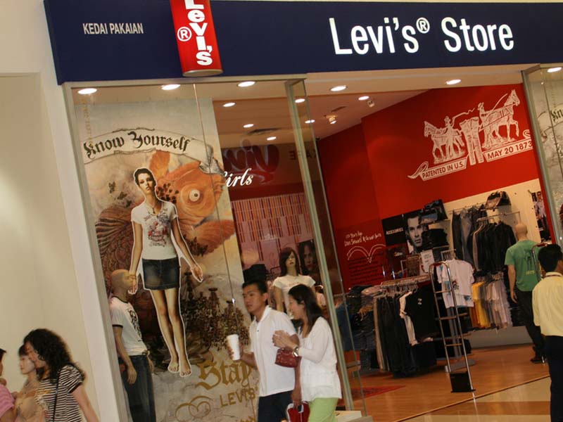 Blugi Levi Strauss, vanduti in rate pe piata indiana