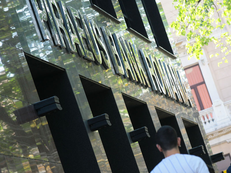 Piraeus Bank a emis instrumente financiare in valoare de 3,5 mld euro