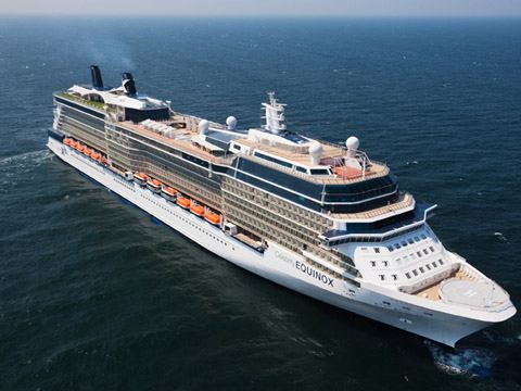 Celebrity Equinox a fost construit timp de doi ani, cu o investitie de 700 de milioane de dolari si are 122.000 de tone, 37 de metri lungime si 8 metri sub nivelul apei.  