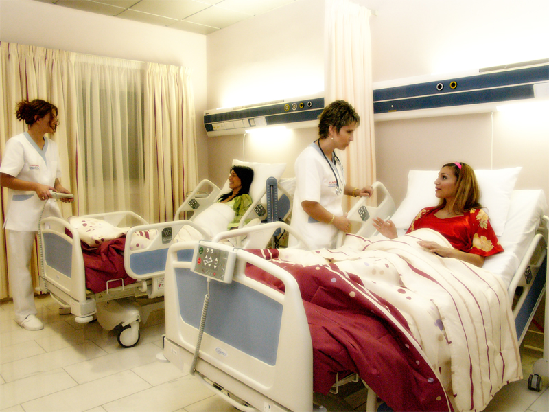 Cine castiga de pe urma spitalelor private