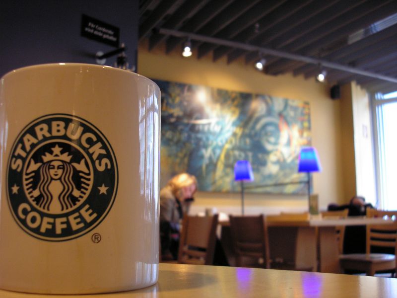 Starbucks face reduceri de preturi