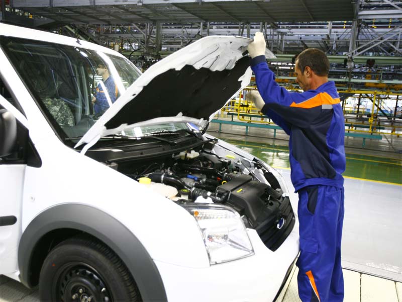 Nea Marin, vedeta din fabrica Ford