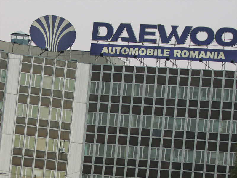 1994 – Apare compania Rodae (mai tarziu Daewoo Automobile Romania) ca joint venture intre statul roman si producatorul coreean Daewoo.