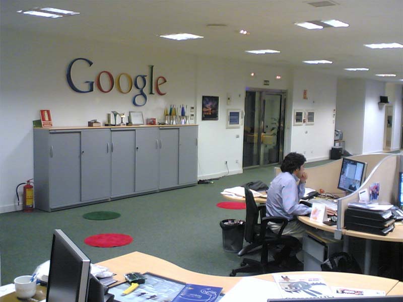 Cine coordoneaza afacerile Google Romania?