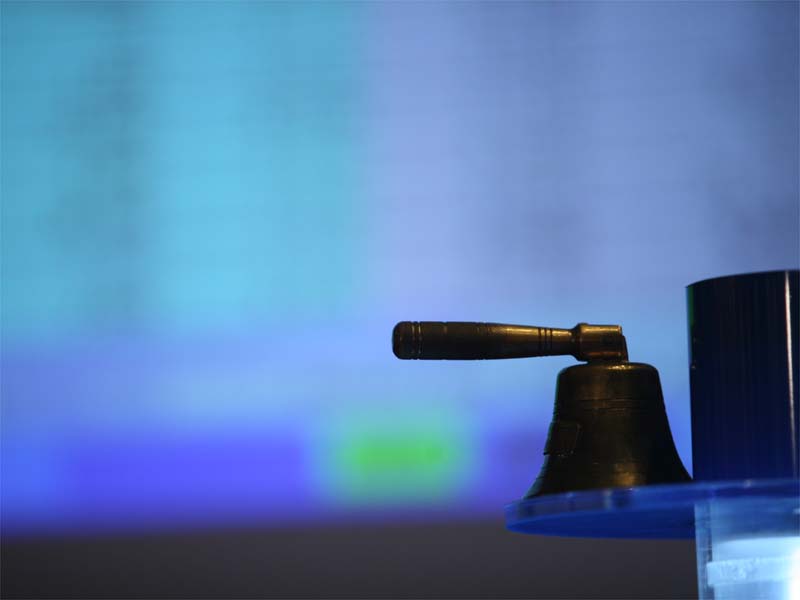 Bursa continua scaderea