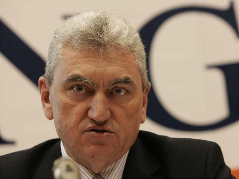 ING mizeaza pe produsele de baza