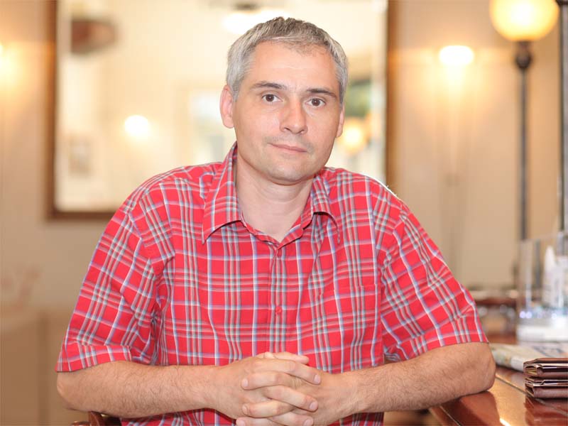 Fost sef de banca, patron de cafenea