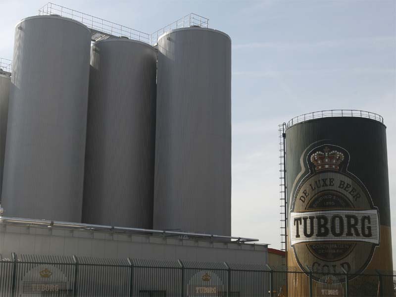 Tuborg ia din cota rivalilor, pe o piata in scadere