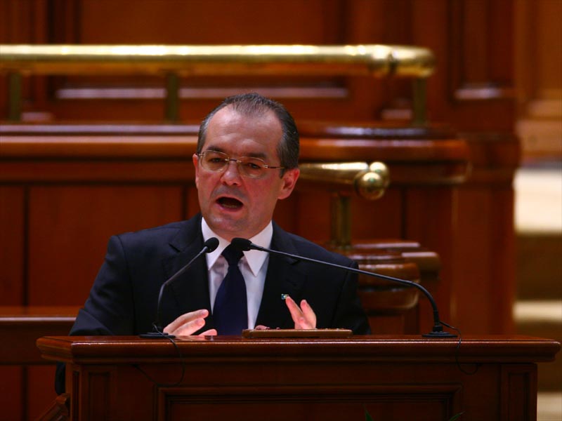 Emil Boc: Motiunea de cenzura, "fofilarea" parlamentarilor PSD-PNL fata de legea pensiilor