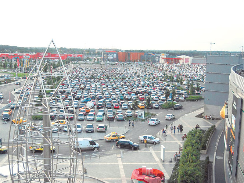 Mallurile au creat 20.000 de locuri de parcare in Bucuresti.
