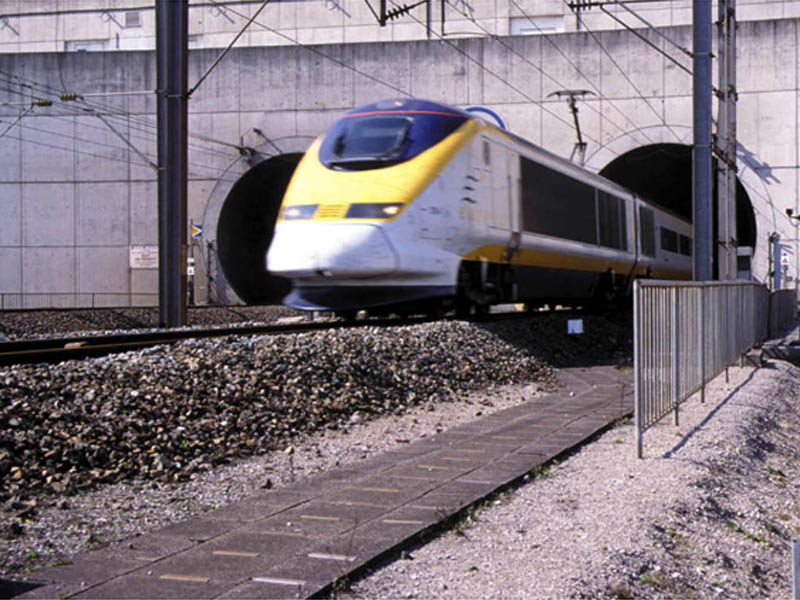 CFR a introdus plata online. Vezi ce transportatori vand bilete pe internet in alte tari