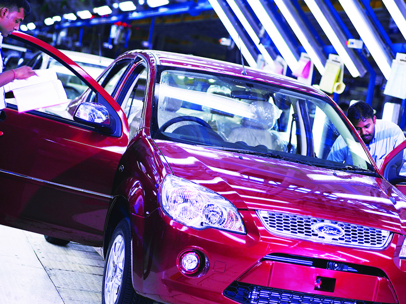 Ford Motor anunta un profit de aproape 1 miliard de dolari
