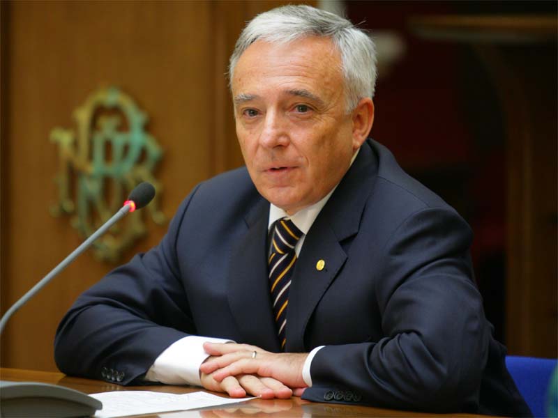 Isarescu: Economia are nevoie de dobanzi mai mici dar bancile oricum nu ne mai asculta