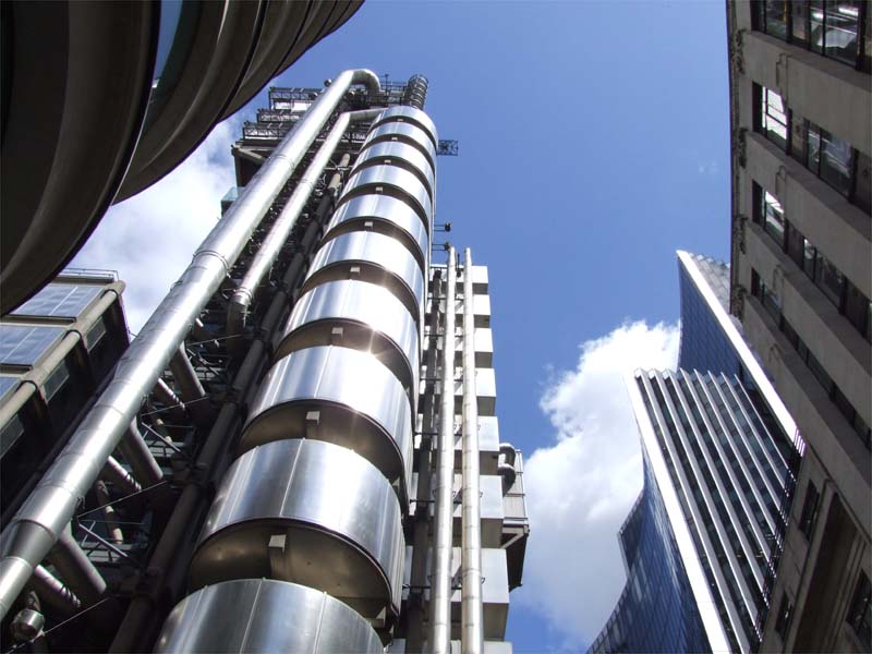 Lloyds deruleaza o majorare de capital record, de 13,5 miliarde lire sterline