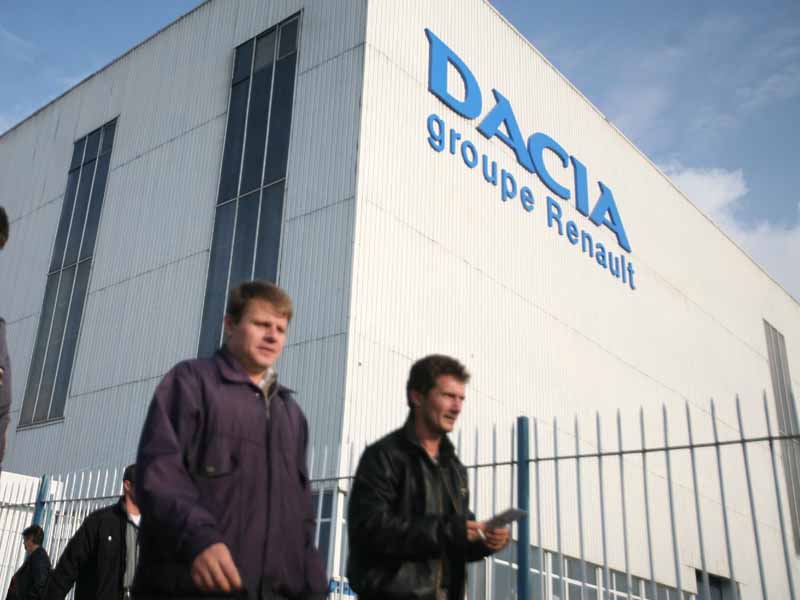 Un absolvent de matematica preia 18.000 de angajati Dacia