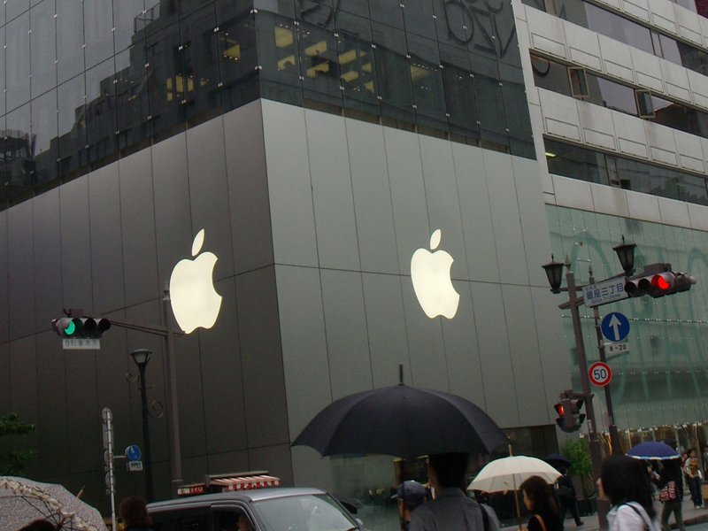 Apple da in judecata Nokia pentru incalcarea a 13 patente