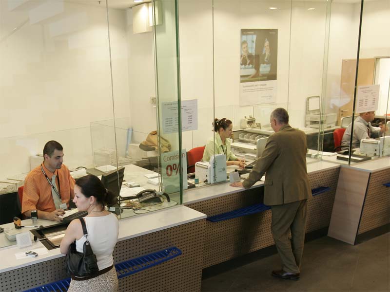 Grecii au devansat austriecii ca investitori in banci