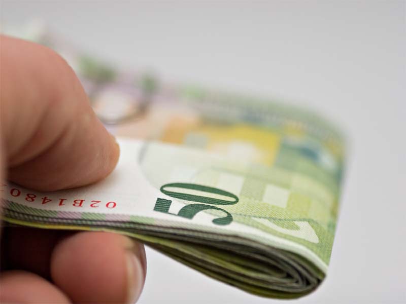 Investitiile nete in economia nationala au scazut cu 30% in trimestrul trei