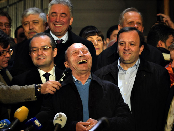 La vremuri noi, tot noi: Basescu il desemneaza premier pe Emil Boc