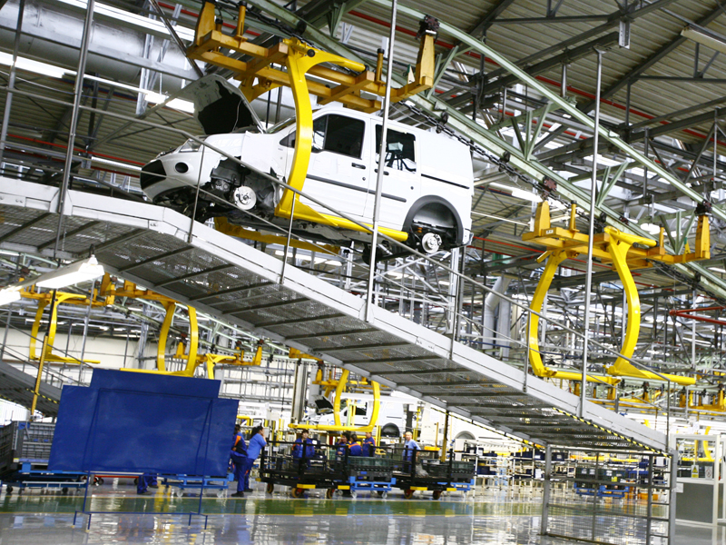 Ford produce de 100 de ori mai putin decat Dacia