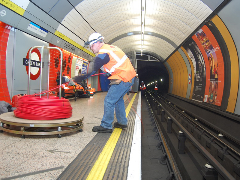 Marea Britanie avertizeaza Bechtel si Ferrovial ca cer prea multi bani